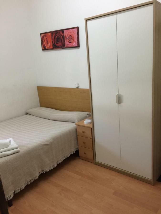 Pension Alberdi Barcelona Exterior photo