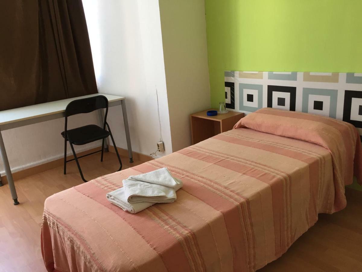 Pension Alberdi Barcelona Exterior photo