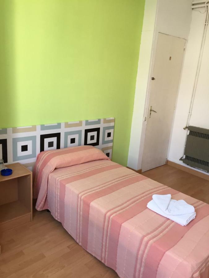Pension Alberdi Barcelona Exterior photo